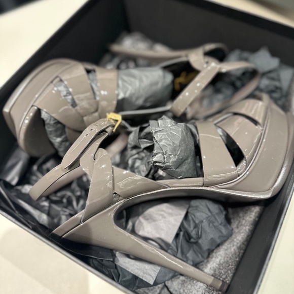 Saint Laurent Tribute 105MM Patent Leather Platform Sandals - Picture 3 of 5